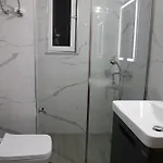 Veizaj Center Apartman *