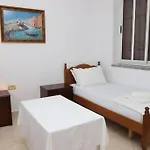 Veizaj Center *